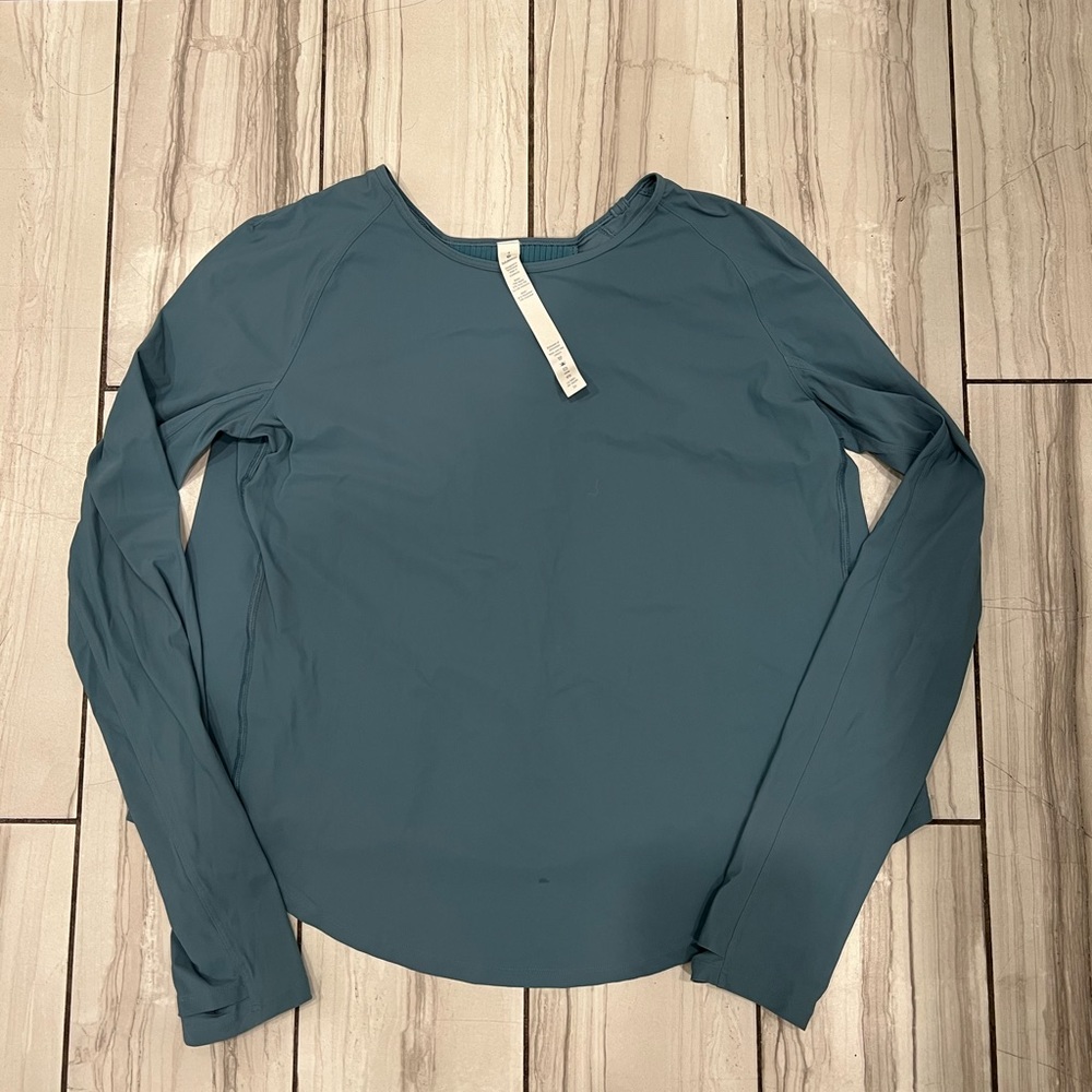 Lululemon workout top long sleeve running athletic shirt sz 4